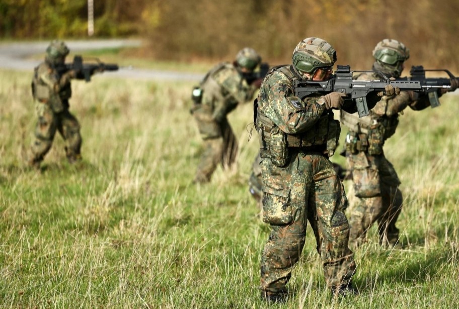 Nova pravila u Njemačkoj: muškarci od 17 do 45 moraju tražiti dozvolu za odlazak u inozemstvo