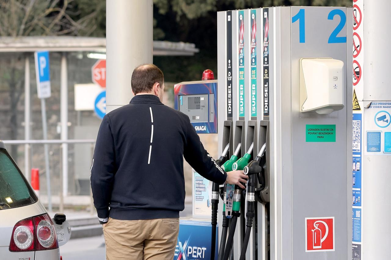 Vlada FBiH traži ukidanje carina na uvoz nafte
