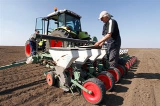 Vlada FBiH pomaže poljoprivrednicima – osigurano gorivo za proljetnu sjetvu