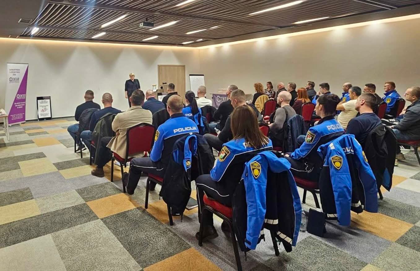 Jačanje povjerenja i zaštite: Održana stručna edukacija za policijske službenike MUP-a KSB