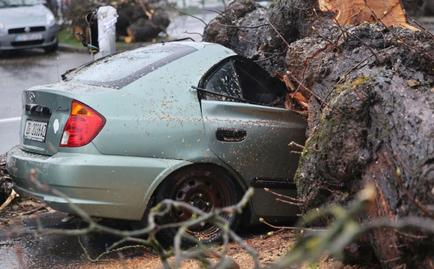 Oluja napravila kaos u Hrvatskoj, ozlijeđene su dvije osobe