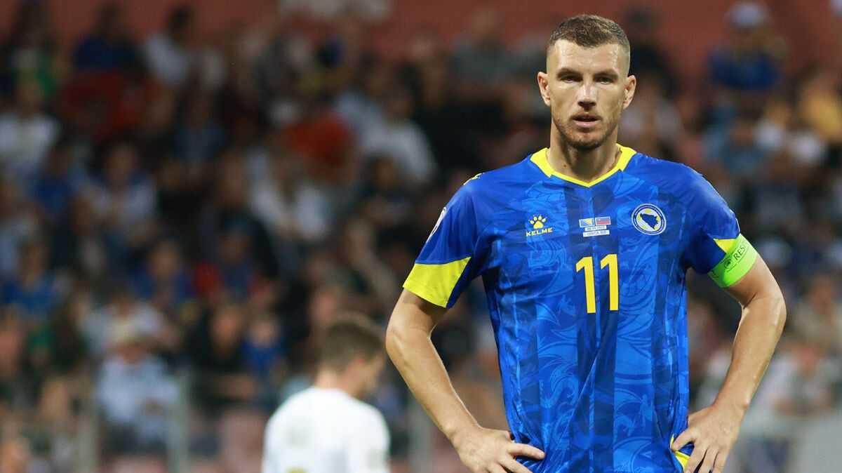 Džeko se vraća u Superligu? Za njega se bore tri kluba, jedan od njih je posebno zainteresiran