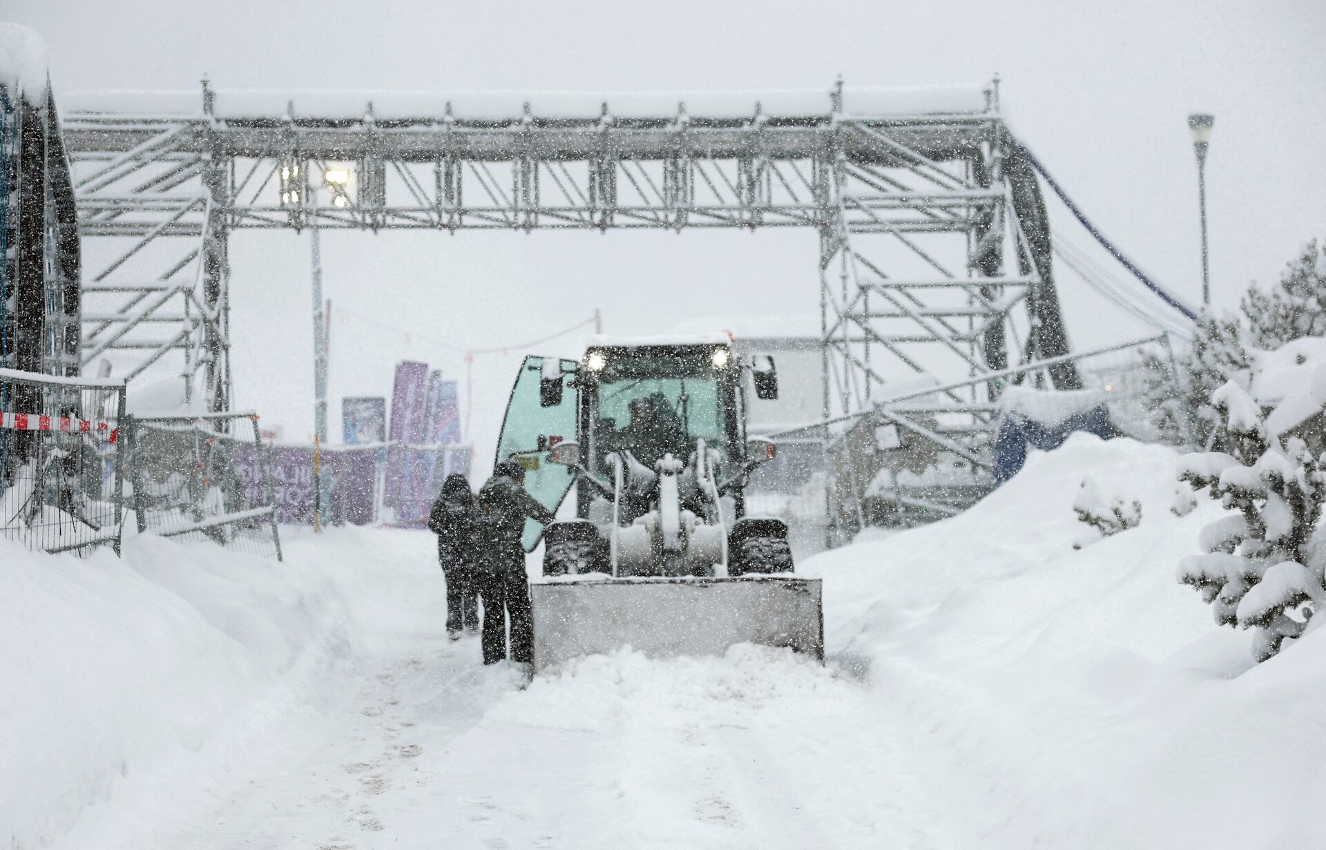 Zbog obilnog snijega u Italiji ispaštaju i ZOI – od sinoć napadalo metar snijega