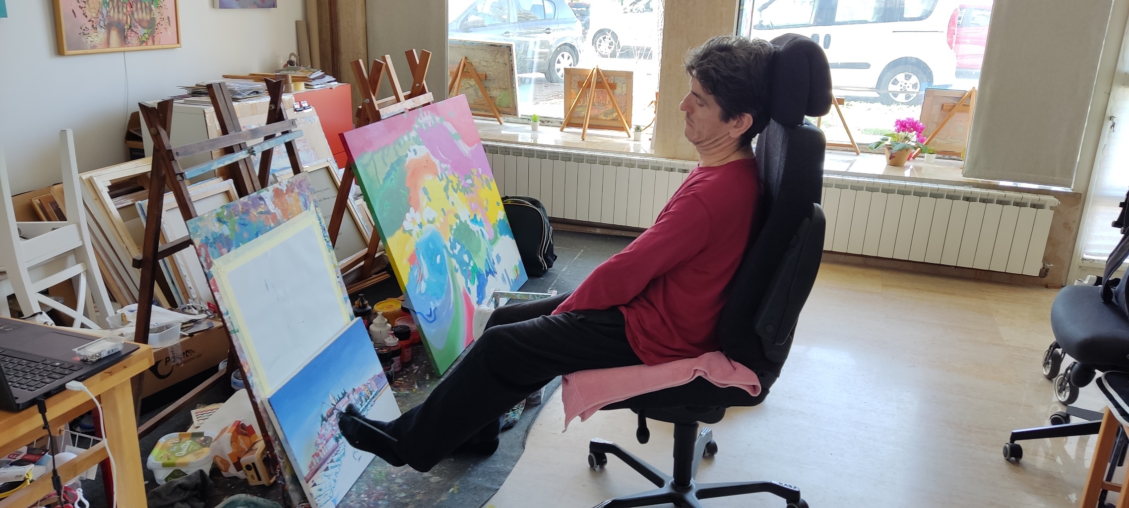 Stjepan Perković – slikar koji slika lijevim stopalom i pretvara prepreke u umjetnost