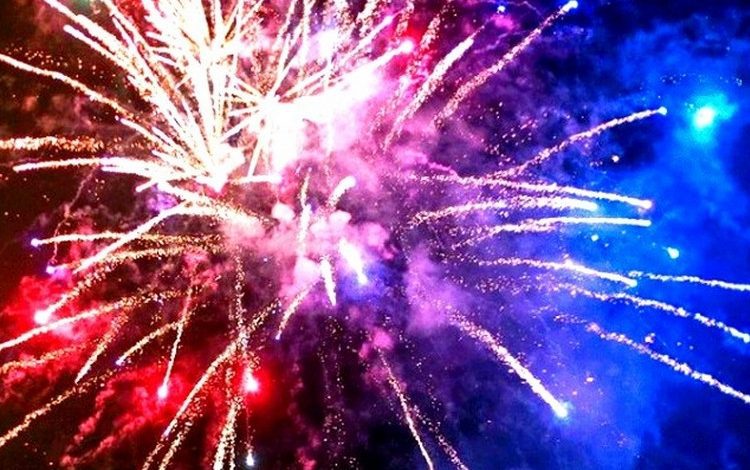 Vitez uz glazbu i vatromet dočekuje Novu 2026. godinu