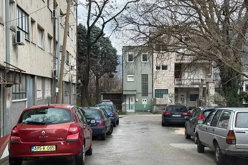 Pored ambulante u mostarskom naselju Zalik pronađeno beživotno tijelo muškarca, radi se o ubojstvu