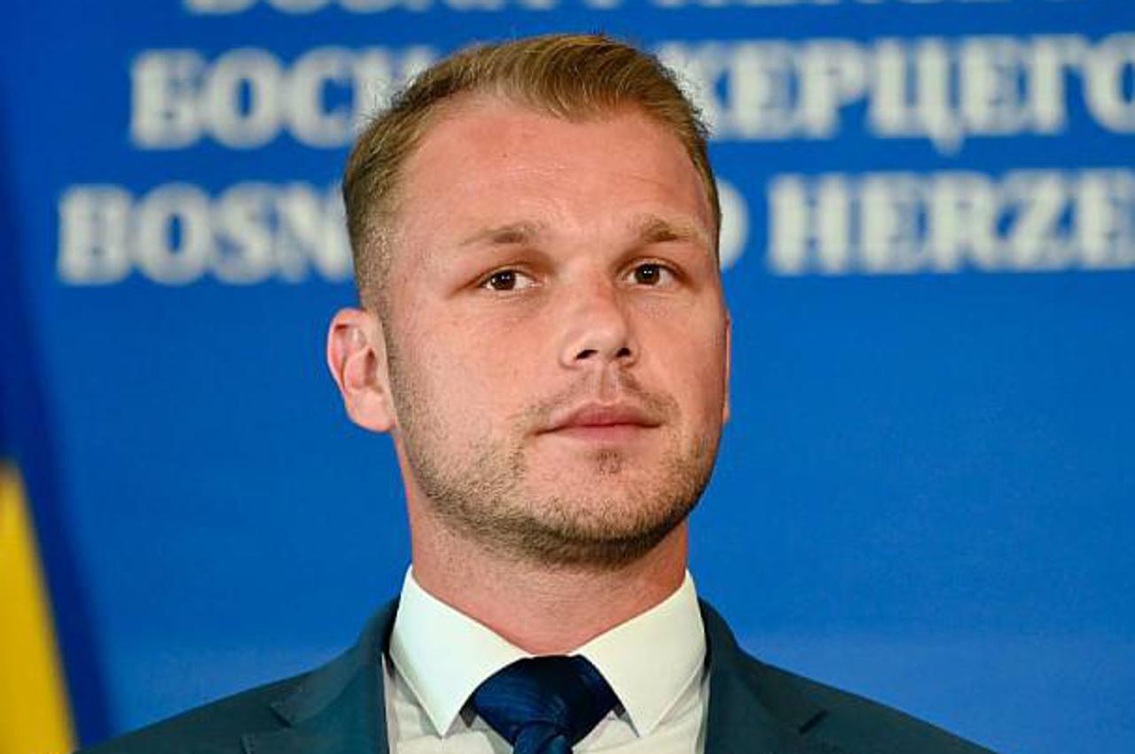 Stanivuković se oglasio povodom “visokog” standarda života u BiH pa opleo po SNSD-u