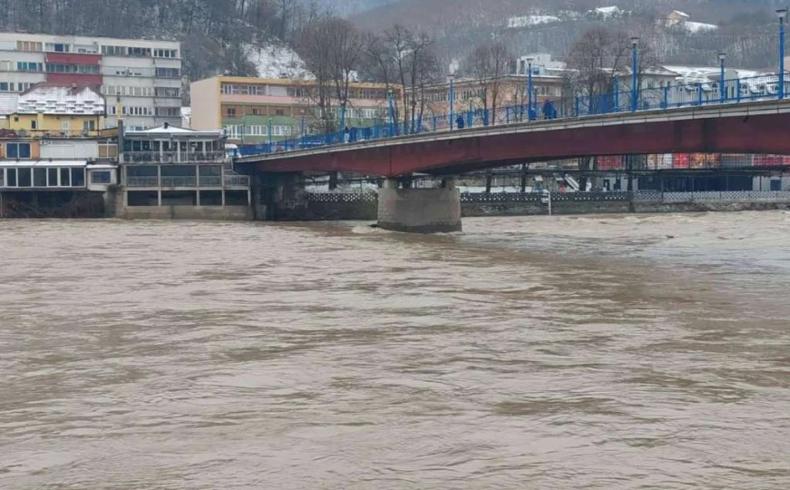U Goraždu voda odnijela most: nastalo je klizište zbog vremenskih uvjeta