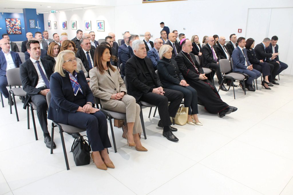 Na duhovnoj obnovi političari molili za mir i stabilnost BiH