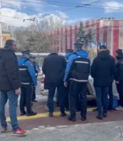 (VIDEO) Drama na prosvjedima u Sarajevu: Autom krenuo prema prosvjednicima
