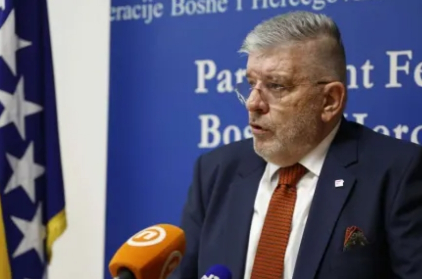 Smijenjen Dragan Mioković