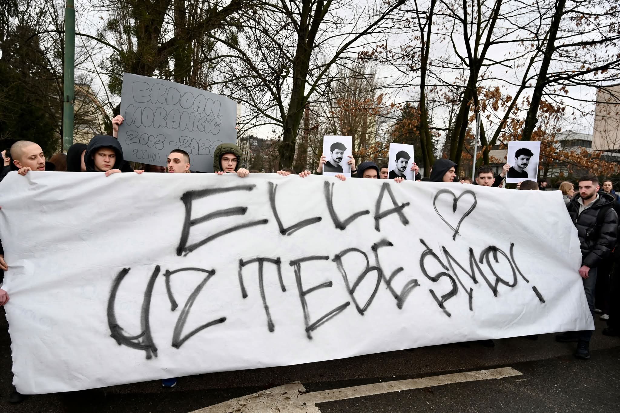 Sarajevo odalo počast žrtvama tramvajske nesreće, studenti i srednjoškolci poručili – ovo je mogao biti svatko od nas