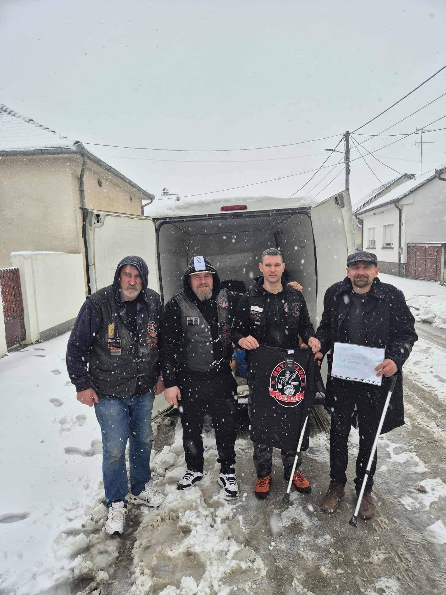 Heroji na dva kotača: bajkeri iz Daruvara donijeli hranu životinjama usred snijega