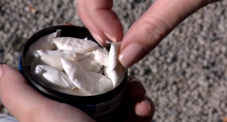 Nova prijetnja mladima: Šarene nikotinske vrećice stvaraju ovisnost