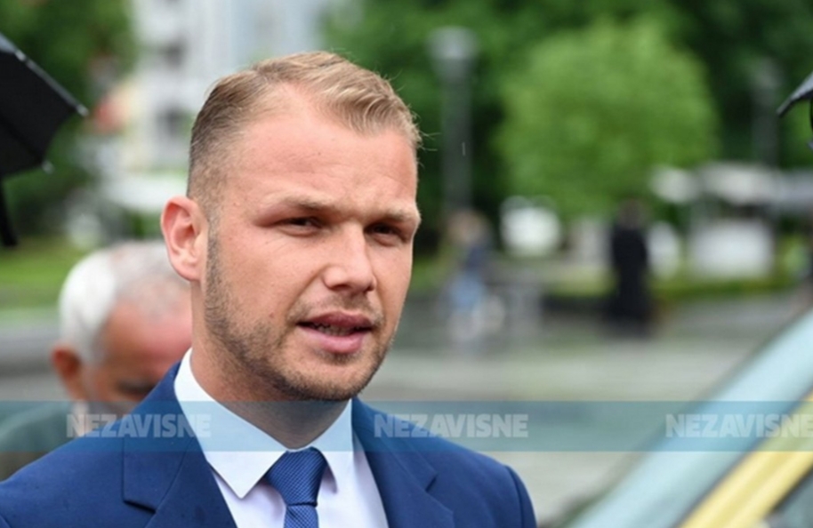 Stanivuković poklonio stan djeci poginulih svećenika iz Dervente