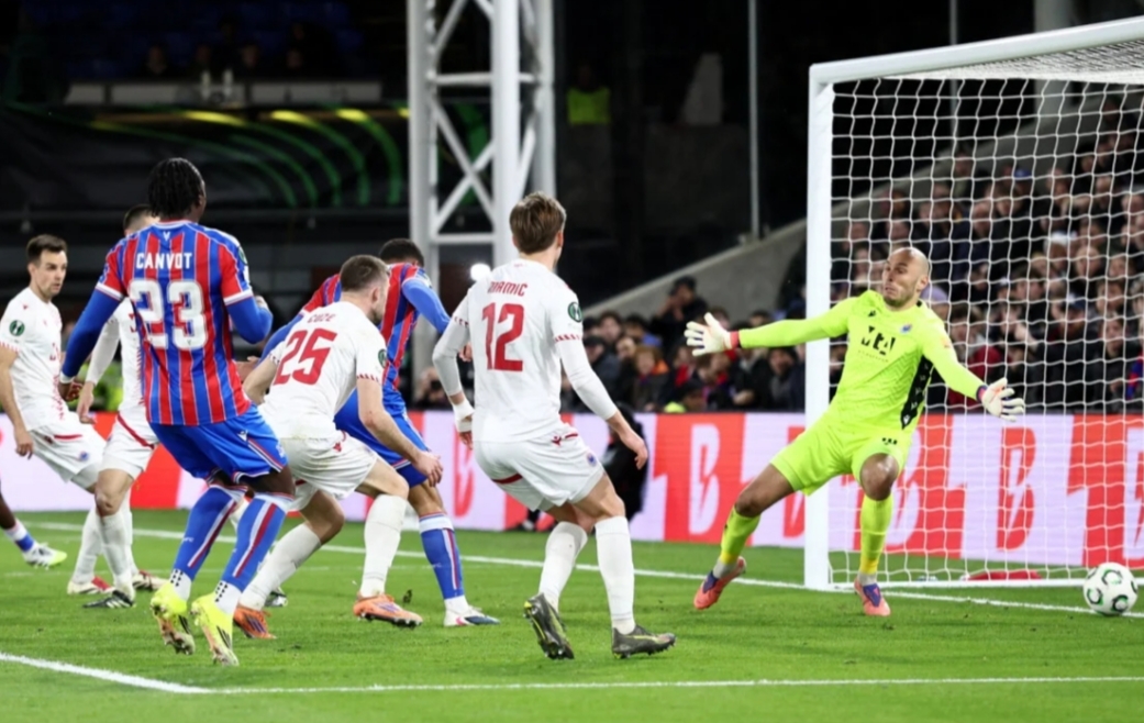 Zrinjski pokleknuo u Londonu