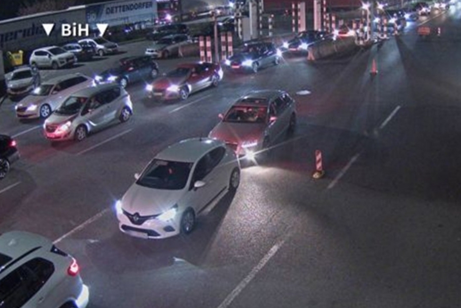 Kaos na granici: Kolone kod Stare Gradiške, čeka se i više od četiri sata