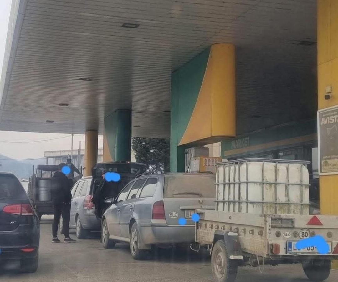 Gužve na benzinskim postajama u BiH: Cijene nafte rastu globalno