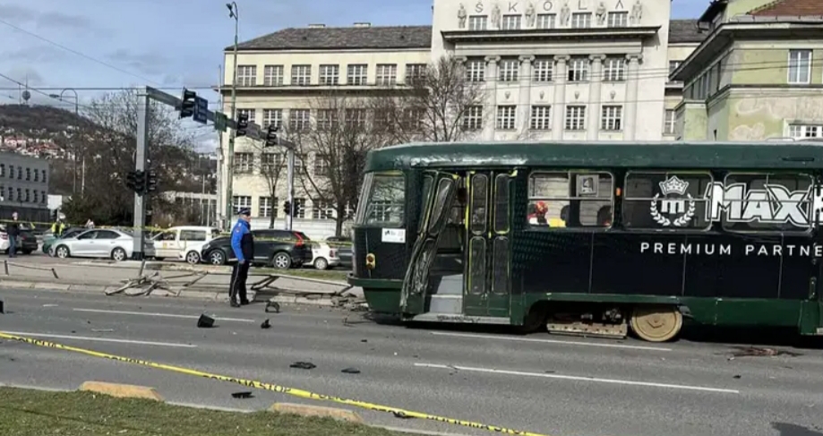 Tramvaj iskočio iz tračnica, jedna osoba poginula