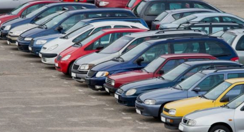 Automobilski uvoz u BiH dosegao rekord: skoro 100 tisuća vozila u 2025.