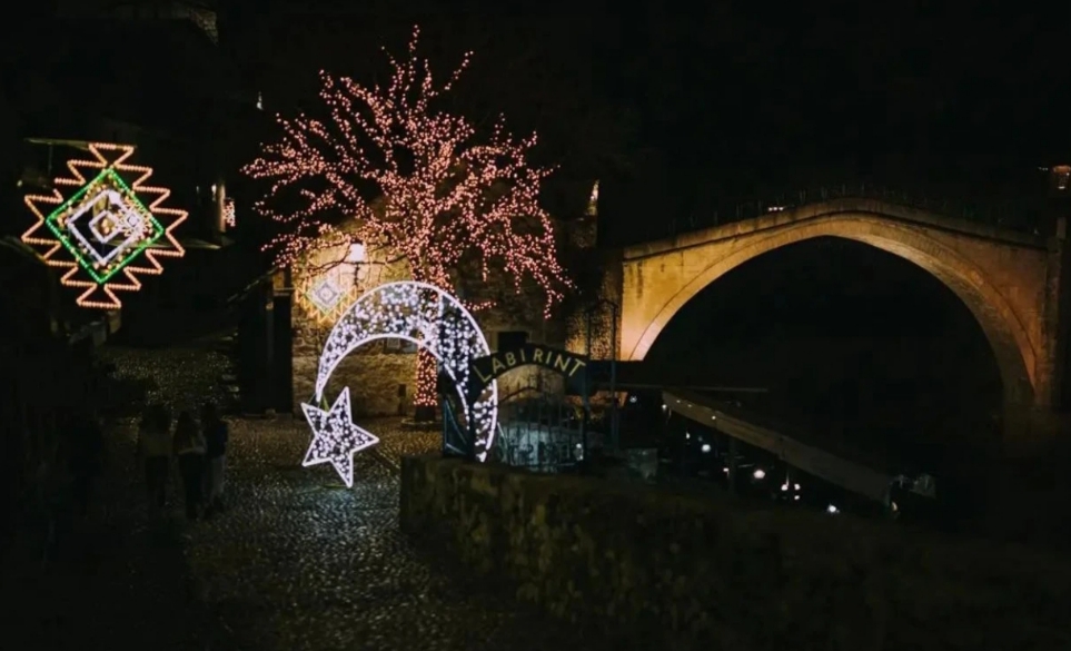 Večeras u zalazak sunca počinje Ramazan, sveti mjesec, mjesec posta za muslimane.