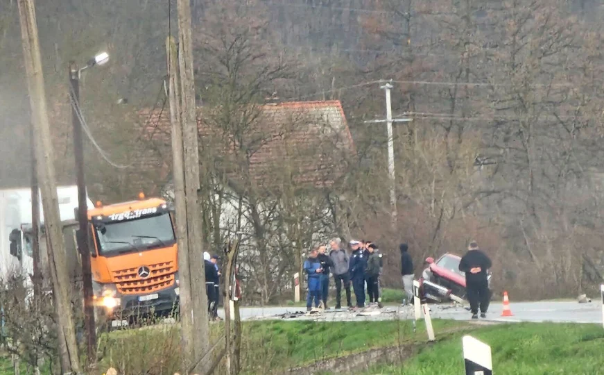 Teška nesreća na M-17 kod Maglaja, sudjelovali kamion i automobil