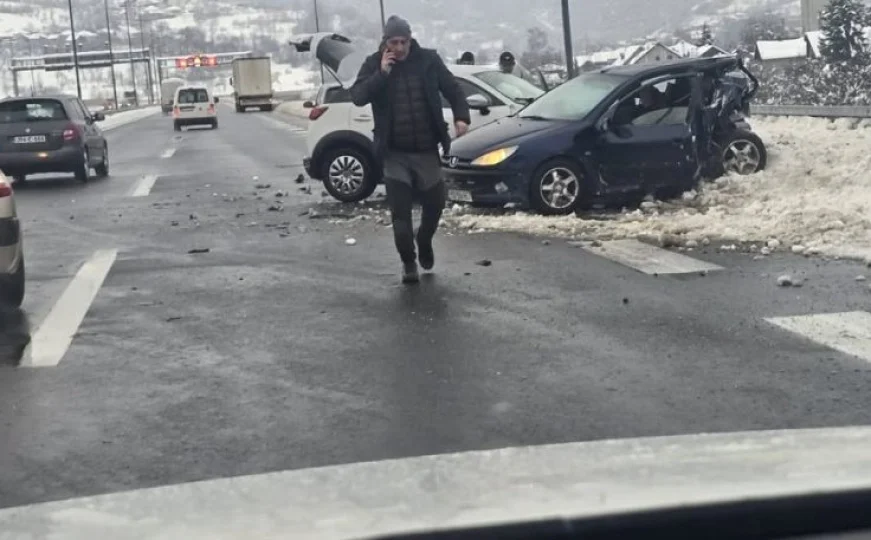 Teška nesreća na A1, jedna osoba prebačena u bolnicu