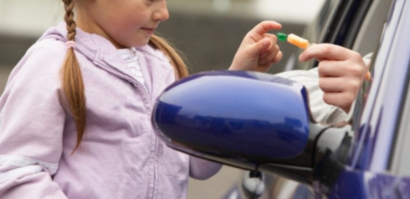 U Vitezu ženska osoba pokušala namamiti djecu u automobil