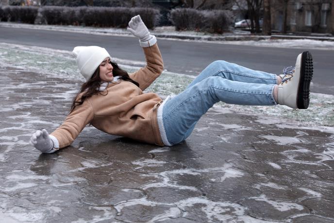 Ozljede na zaleđenim površinama: Tko snosi odgovornost i kako do naknade