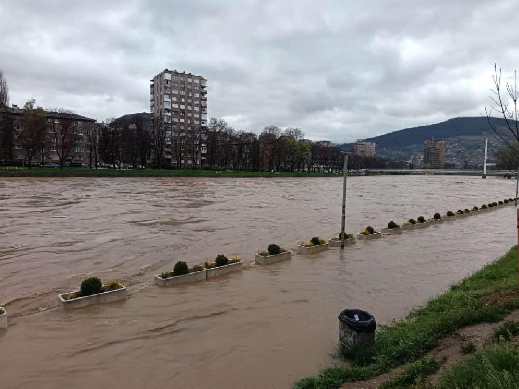 FHMZ izdao crveno upozorenje za BiH: obilne padaline i moguće poplave