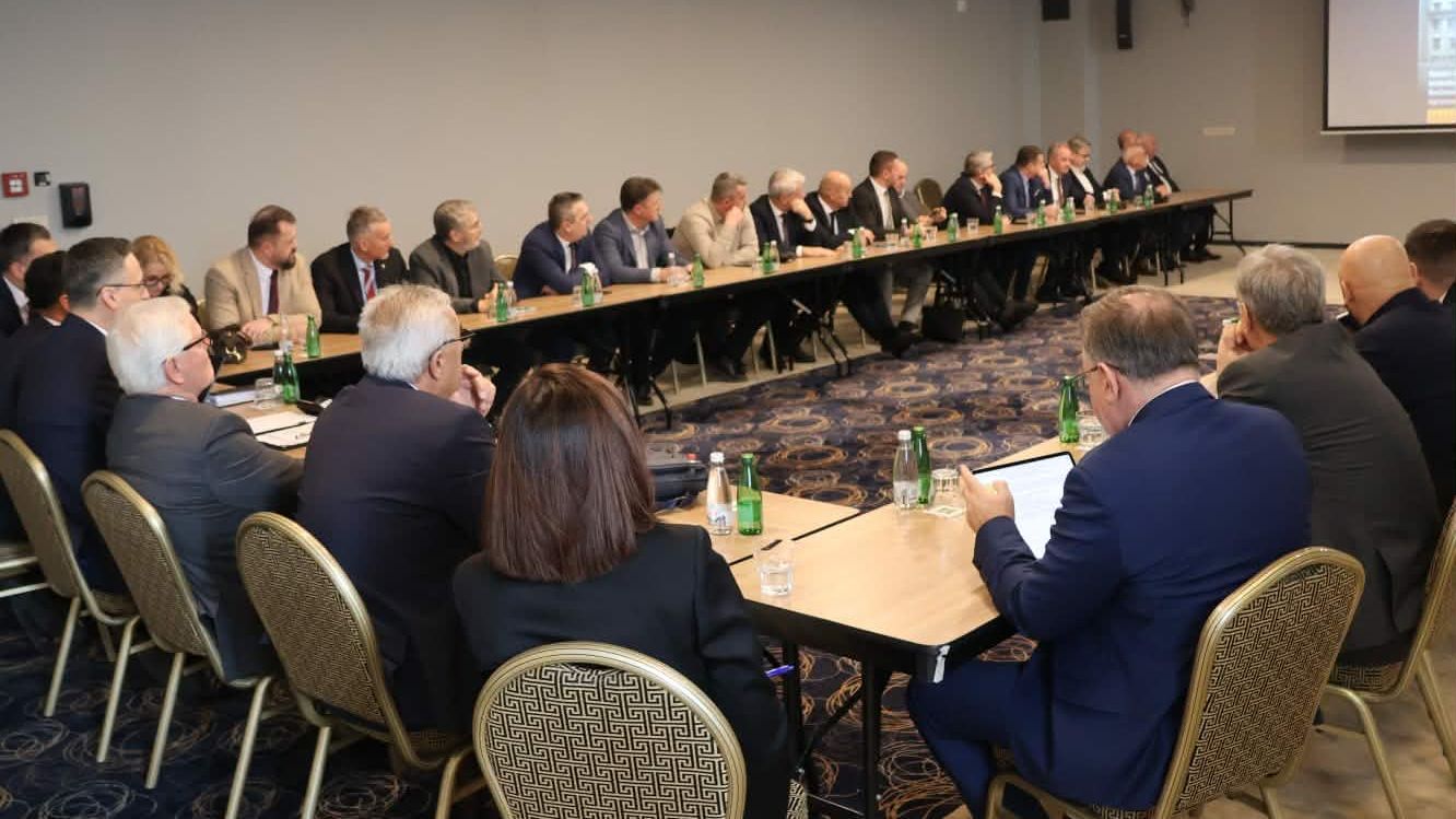 Ujedinjenje: Dvanaest stranaka podržalo kandidaturu Denisa Bećirovića