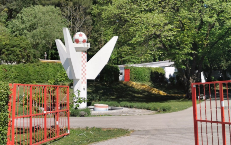 Zrinjski uklonio spomenik poginulim igračima Veleža