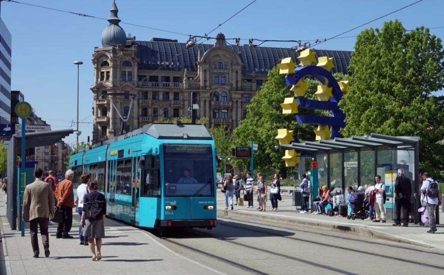 U Frankfurtu mladića (18) pregazio tramvaj, policija traga za svjedokom stravične nesreće