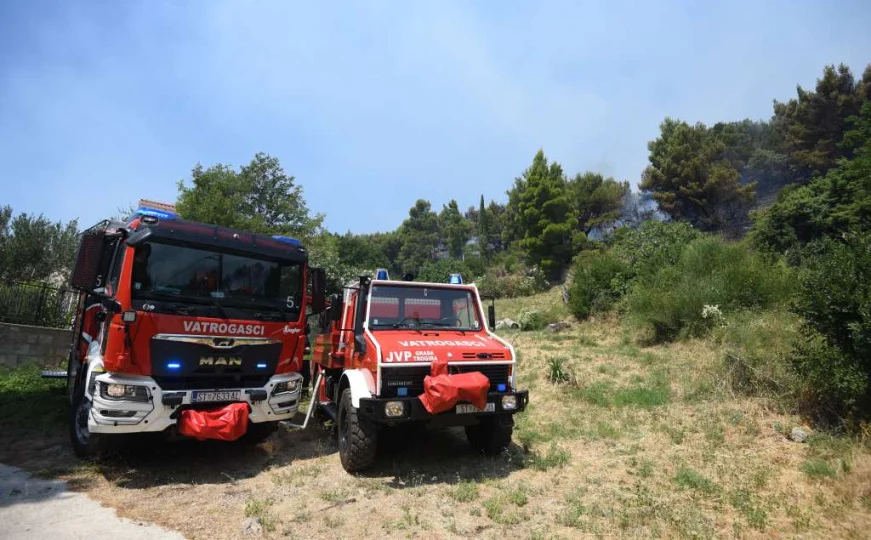 Vatrogasci u Mostaru spasili osobu koja je pala s pećine uz Neretvu