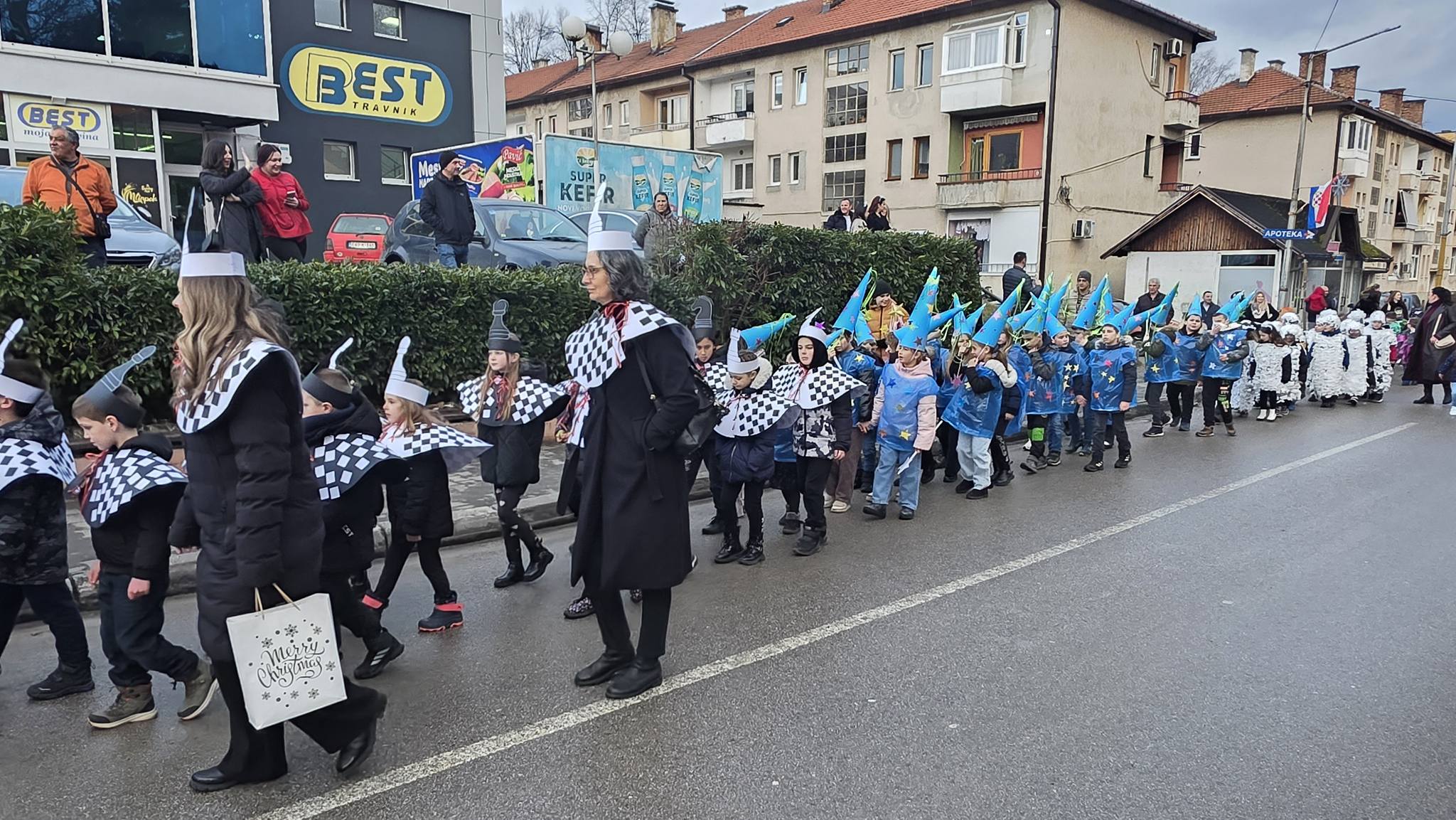 Karneval u Vitezu: Šarena povorka ispunila ulice radošću i smijehom