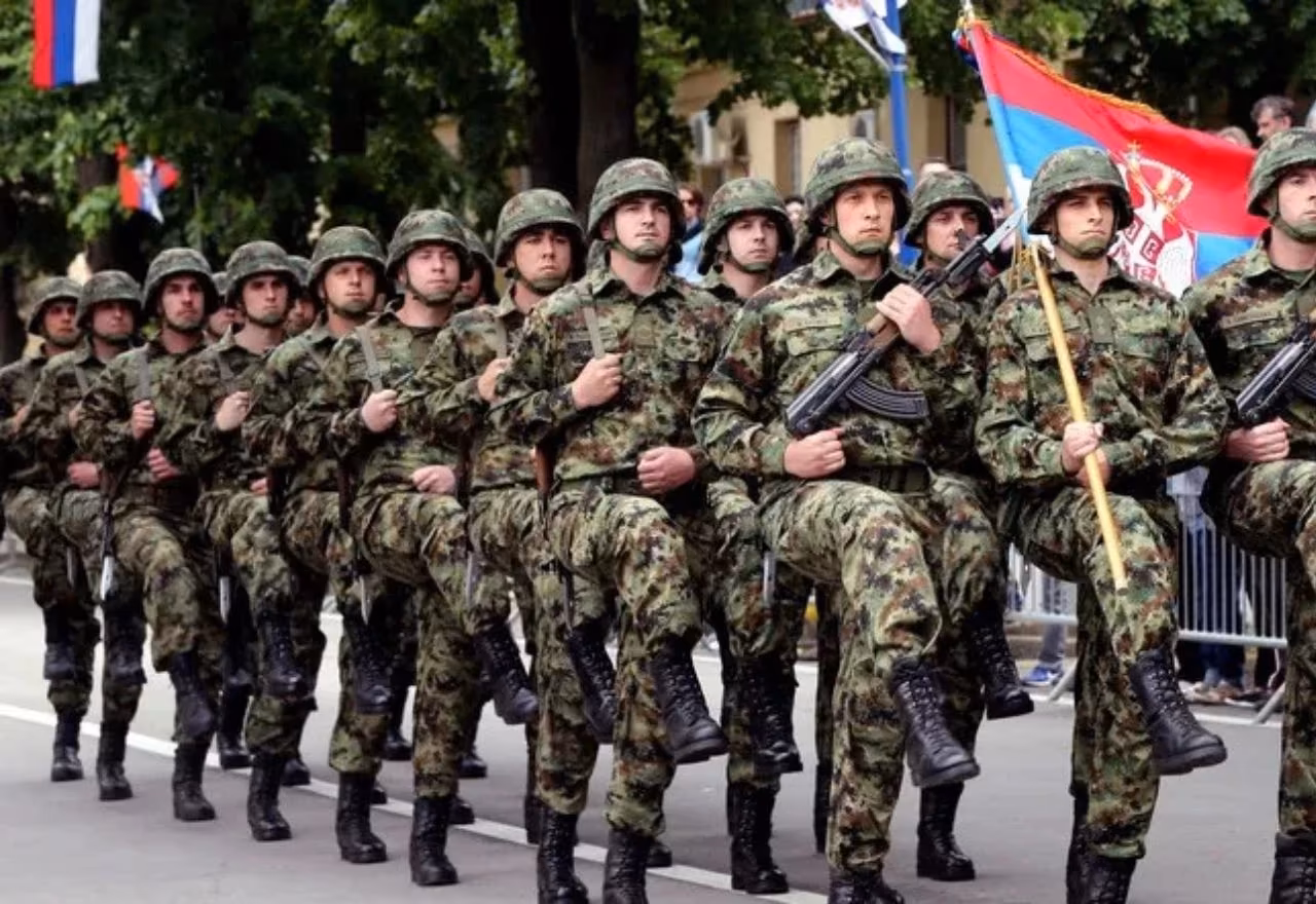 Srbija vraća obvezni vojni rok